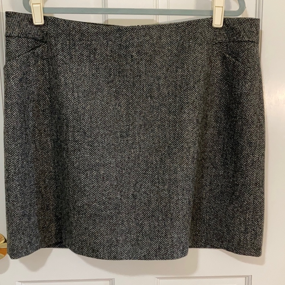 Boden US16R British Tweed by Moon grey herringbone wool lined skirt, has pockets